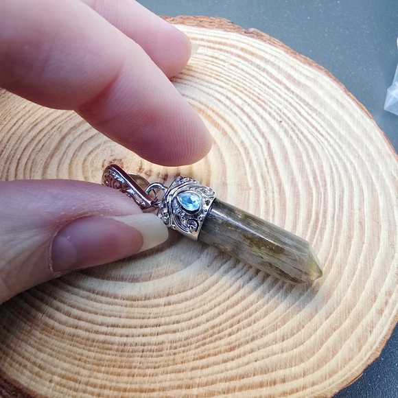 Malagasy ✦ Labradorite & Topaz Talisman ✦ Platinum Over Copper Pendant 15.9 CTW - Picture 5 of 13